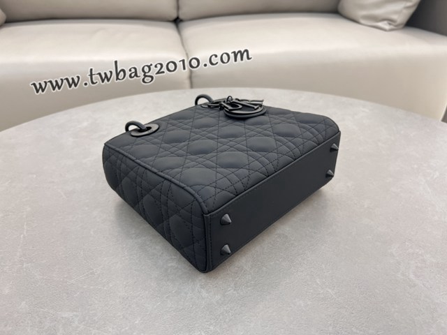 Dior专柜新款迪奥高仿原单Lady21cm四格磨砂徽章手提包 djfk1313